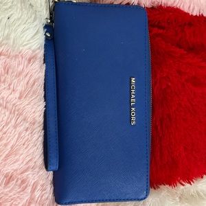 ⛔️SOLD⛔️Michael Kors wristlet